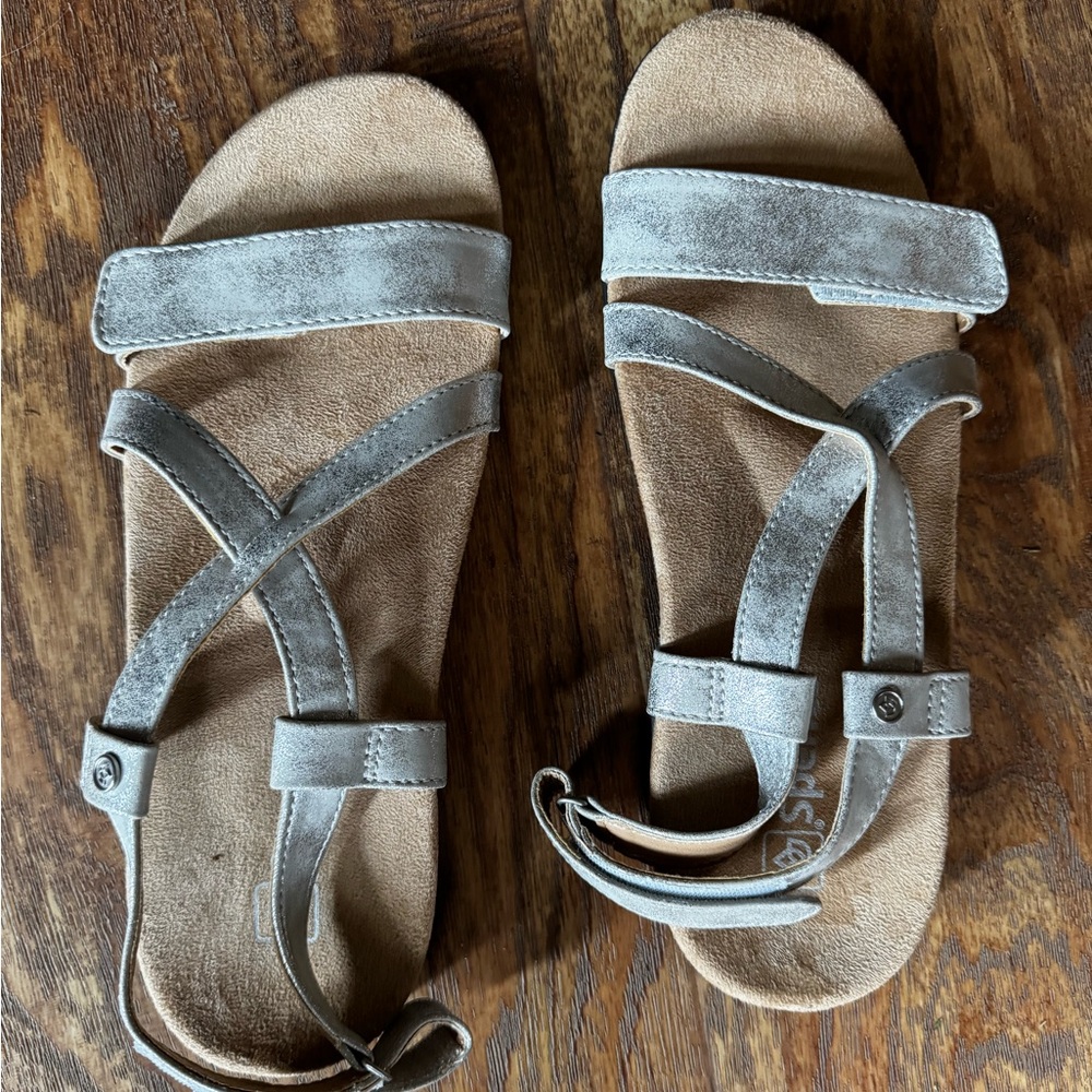 Women’s size 10 US 41.5 EUR Spenc0 silver metallic sandals